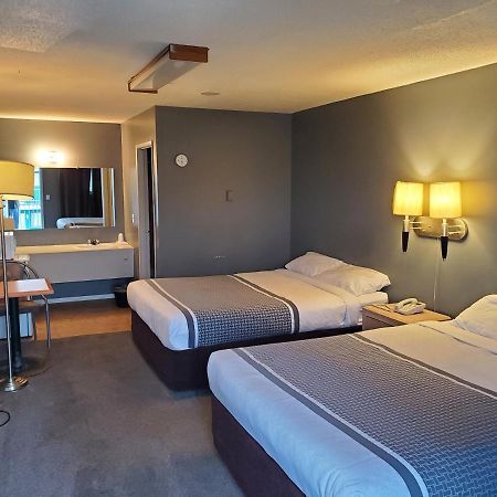 Wild Rose Country Inn Grande Prairie Kültér fotó